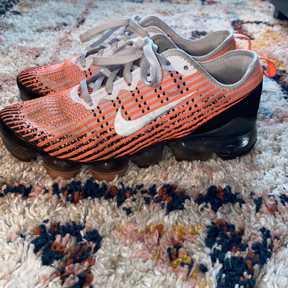 Size 8 woman fly knits in good condition